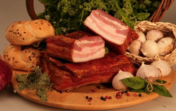 Tradične údená oravská slanina voľná 1758